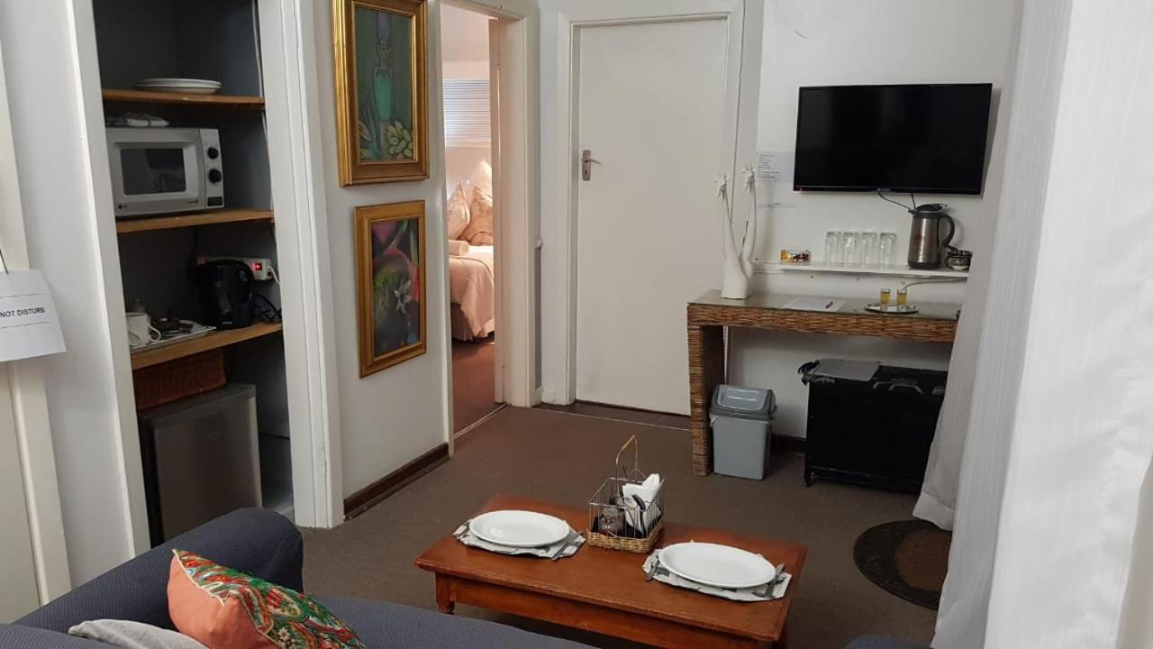 Burnham Road Suite Guest House Bulawayo Exterior photo